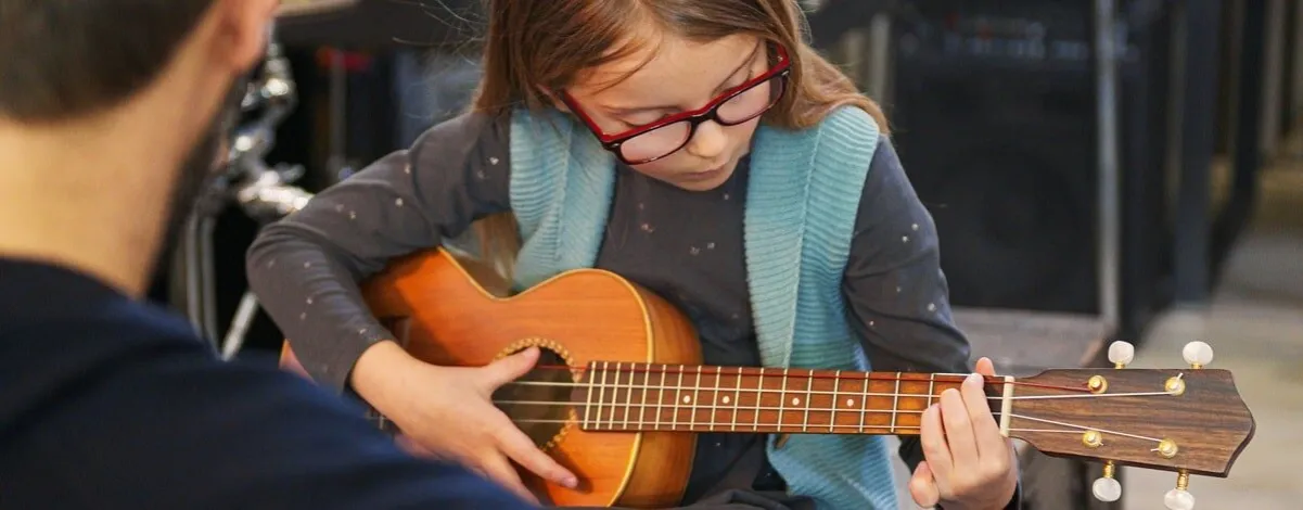 Zdjęcie Ukulele czy warto? Odkryj korzyści i wyzwania dla początkujących