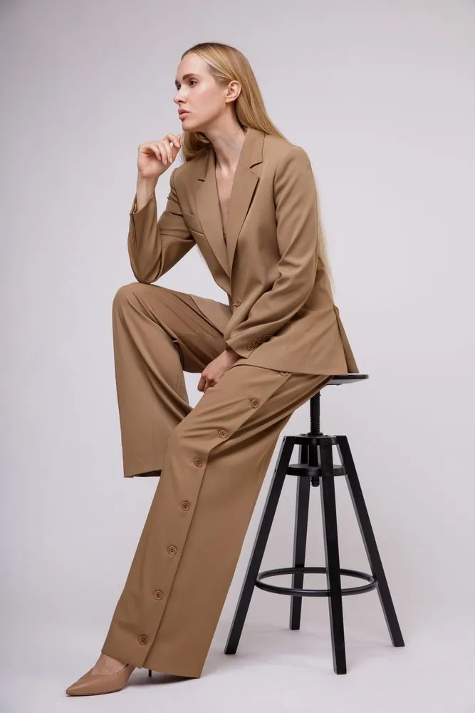 Zdjęcie Jakie buty do spodni garniturowych damskich, aby wyglądać elegancko?