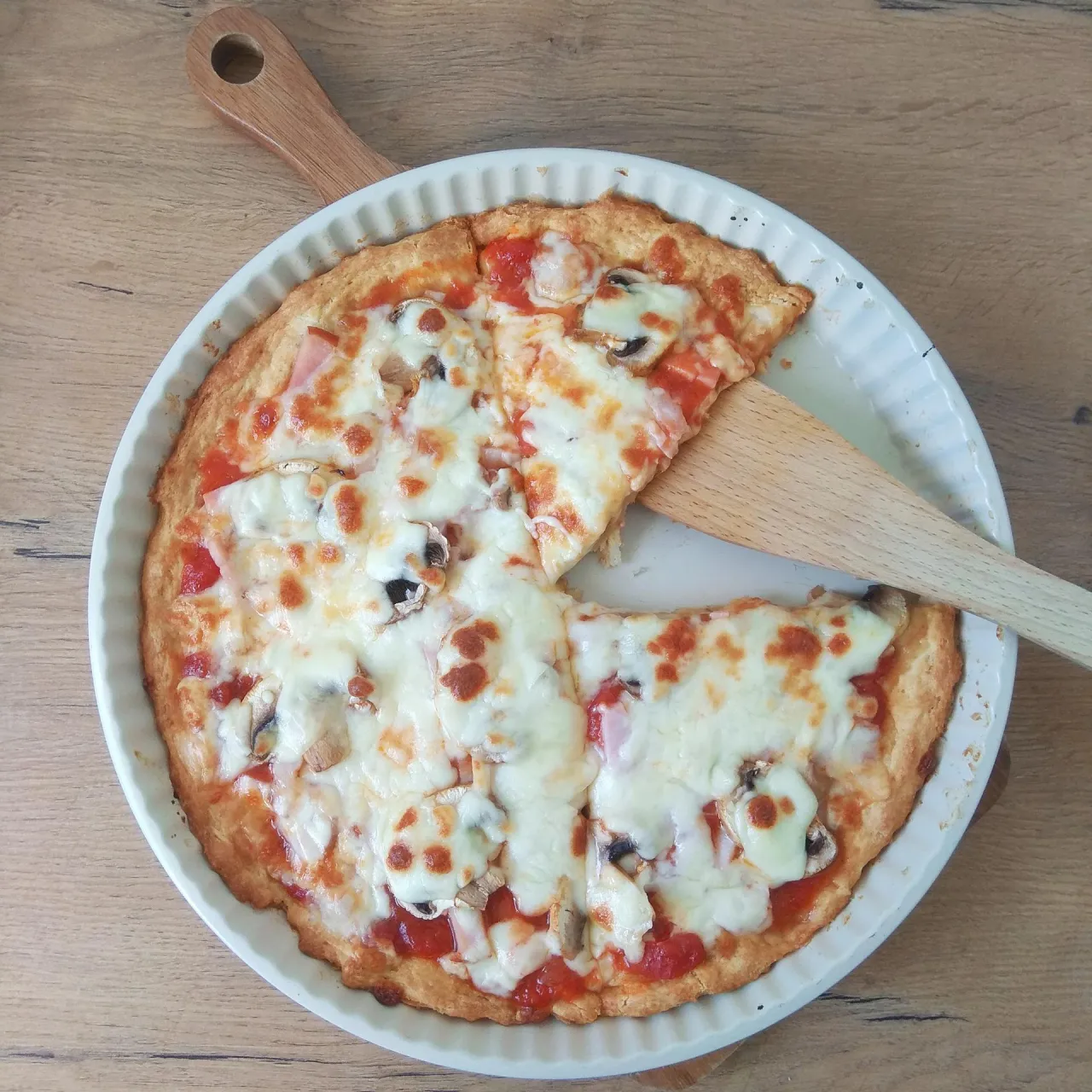 Zdjęcie Jak zrobić pizzę bez drożdży – prosta receptura na smaczną pizzę