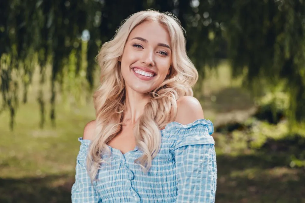 Zdjęcie Jak nosić bluzkę hiszpankę, aby wyglądać stylowo na każdą okazję
