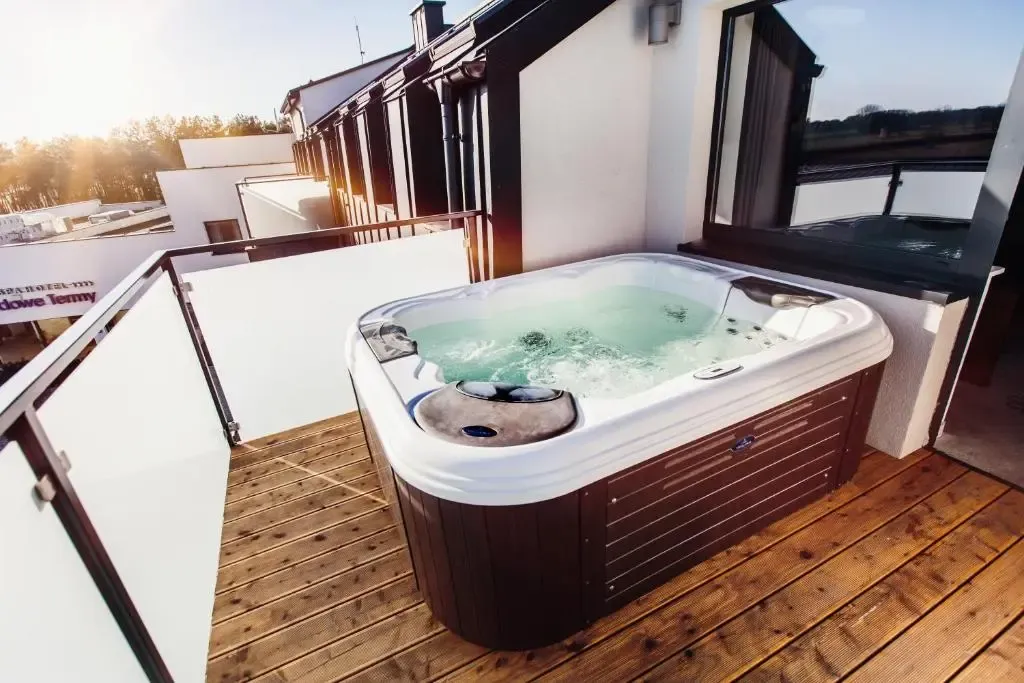 Zdjęcie Jak korzystać z jacuzzi w hotelu: uniknij najczęstszych błędów