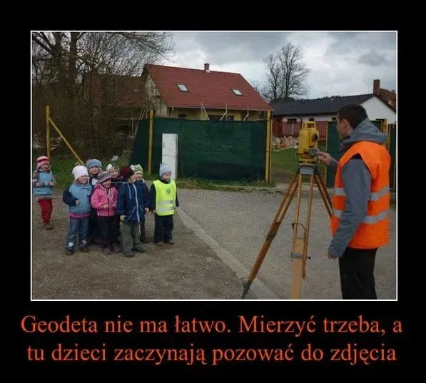 Zdjęcie Geodeta w terenie: co robi? Kluczowe zadania i sprzęt