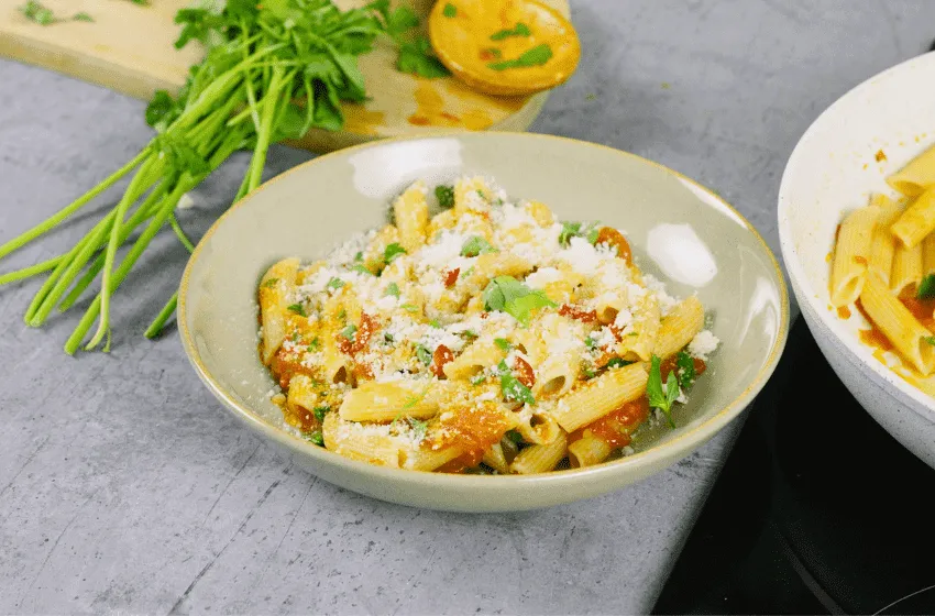 Zdjęcie Penne all'arrabbiata - prosty przepis na pikantny włoski makaron