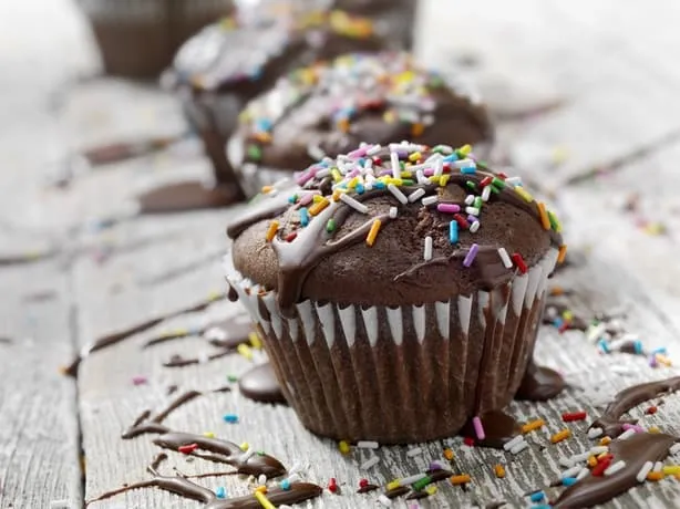 Zdjęcie Jak udekorować muffinki czekoladowe: 10 kreatywnych pomysłów na dekoracje
