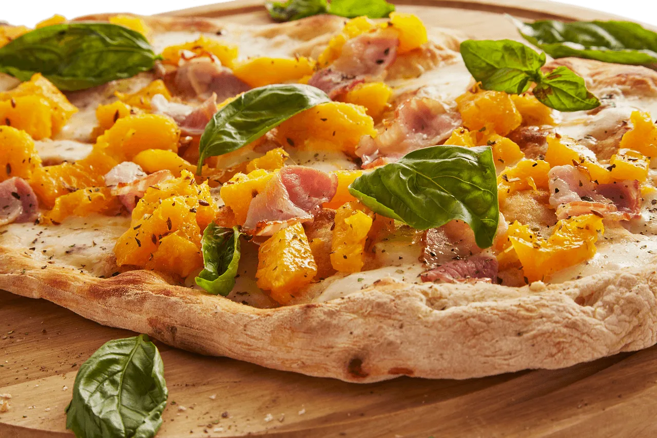 Zdjęcie Skąd pochodzi pizza hawajska? Oto zaskakująca historia tej potrawy