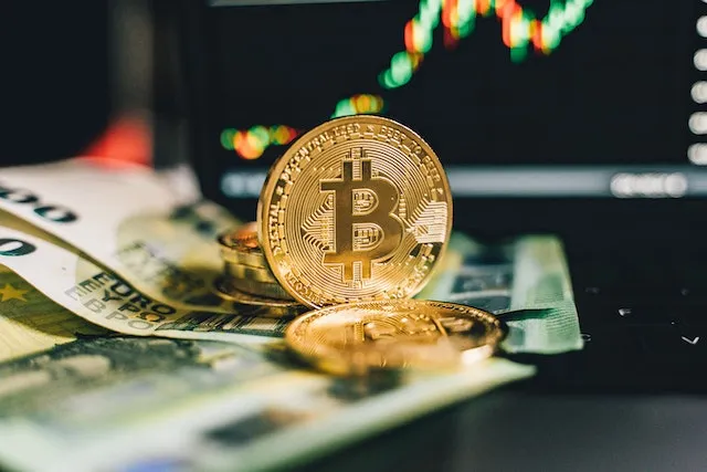 Zdjęcie Dlaczego kryptowaluty spadają? Oto kluczowe przyczyny i skutki