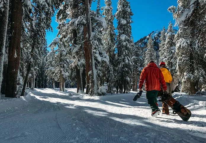 Zdjęcie Wyjazd na snowboard - co zabrać, aby uniknąć problemów na stoku