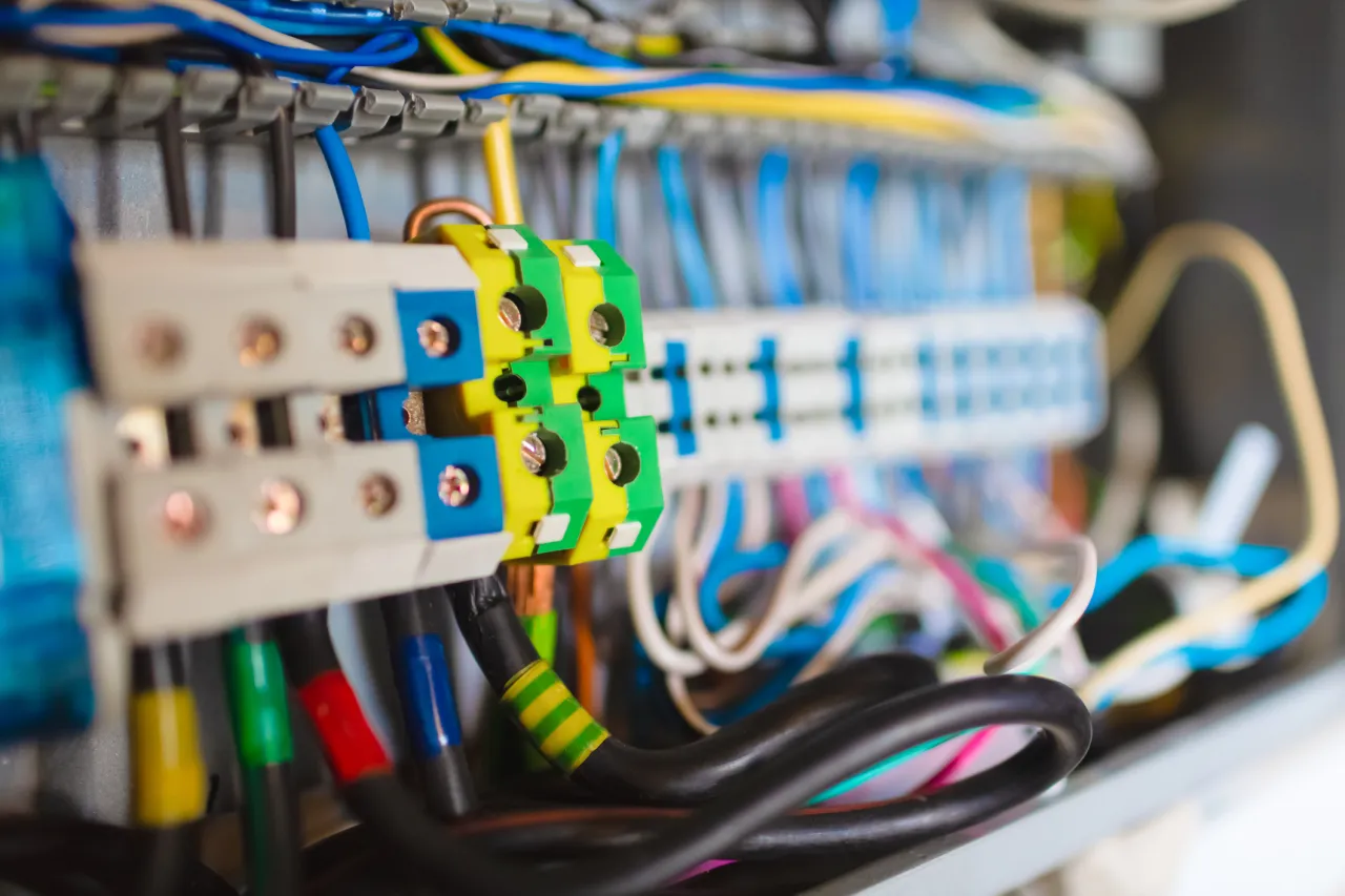 Zdjęcie Jak wykonać uziemienie instalacji elektrycznej bez błędów i ryzyka