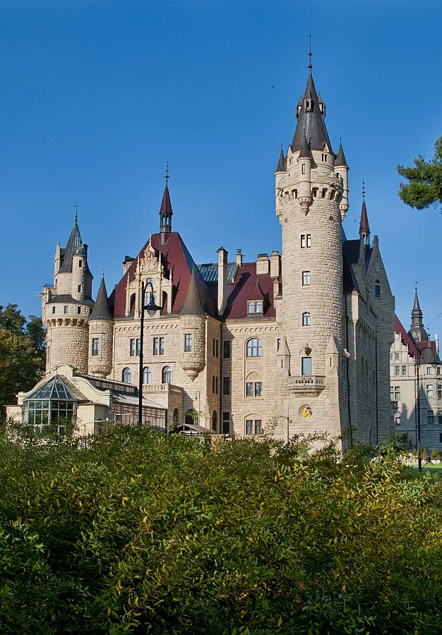 Zdjęcie Zamek Moszna atrakcje: Odkryj magiczne miejsca i wydarzenia dla rodzin