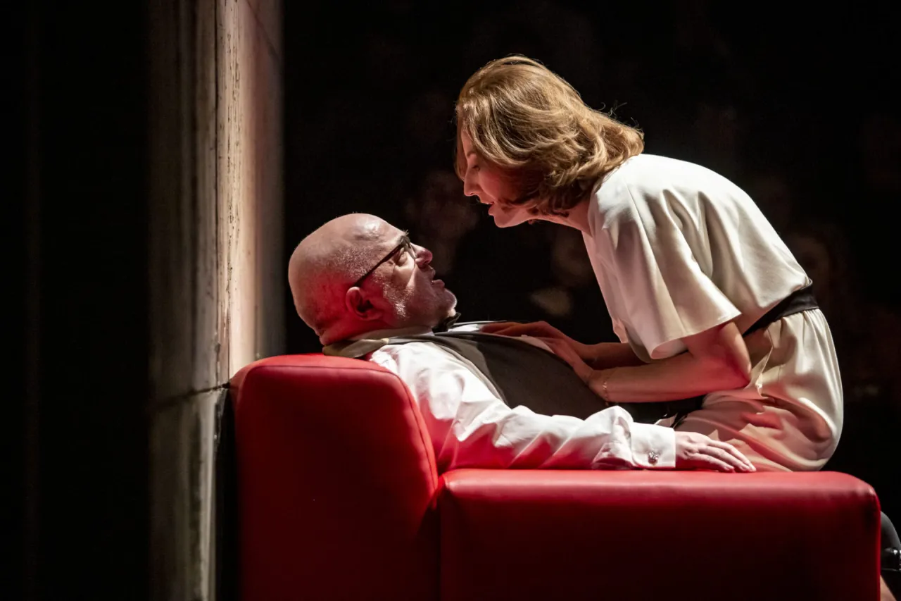 Zdjęcie Inteligenci teatr: odkryj kontrowersyjne tematy współczesnej rodziny