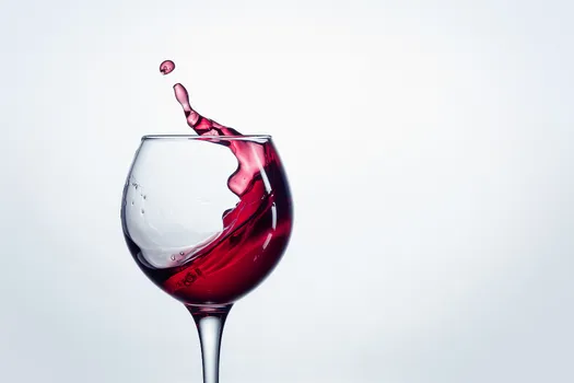 Zdjęcie Czy można pić alkohol po makijażu permanentnym? Oto co musisz wiedzieć