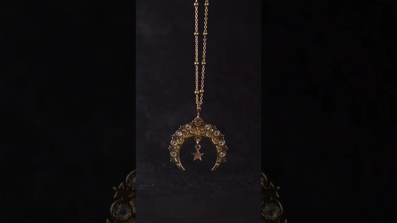 Zdjęcie Naszyjnik odwrócony księżyc co oznacza? Poznaj jego głębokie znaczenie