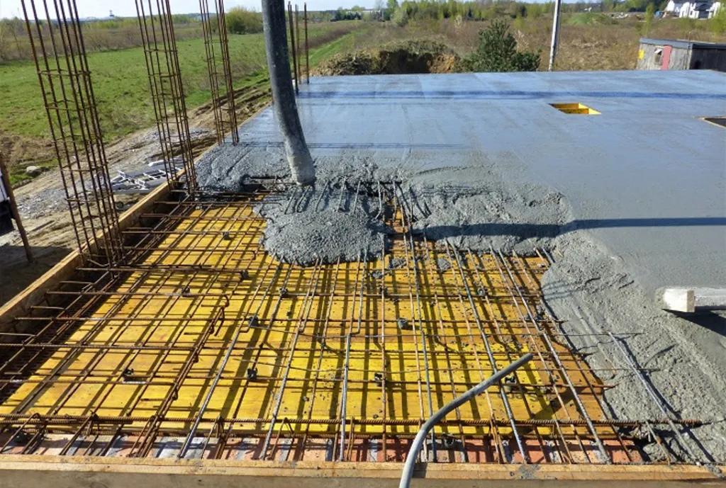 Zdjęcie Jak prawidłowo rozrabiać cement, aby uzyskać trwały beton?