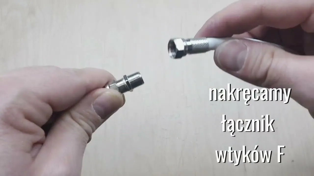Zdjęcie Jak zarobić kabel antenowy do zasilacza i uniknąć najczęstszych błędów
