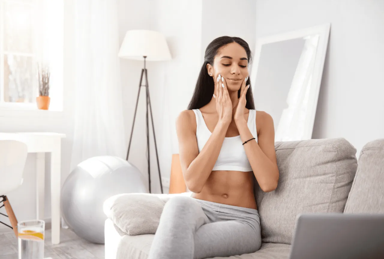 Zdjęcie Skuteczne ćwiczenia na wyszczuplenie twarzy - uzyskaj piękne kontury