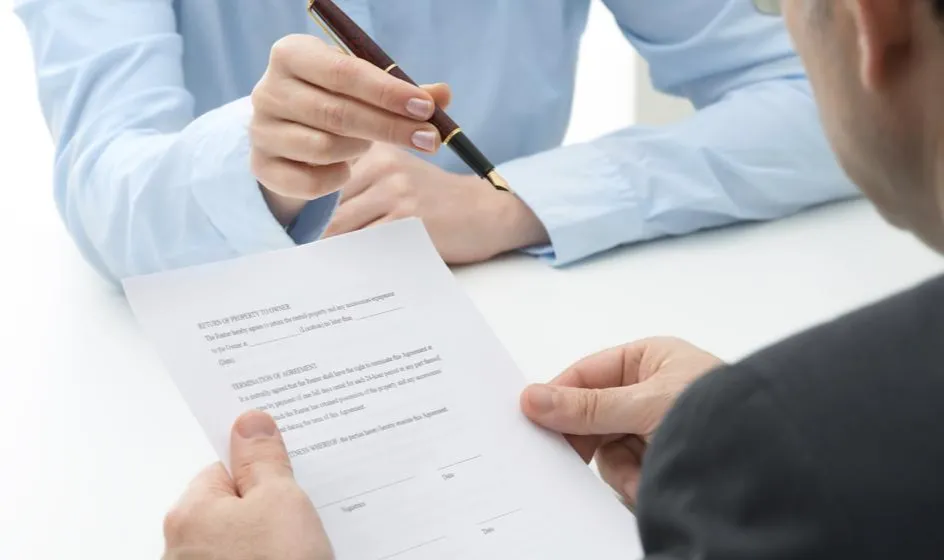 Zdjęcie Co daje umowa zlecenie? Kluczowe korzyści i pułapki, które musisz znać