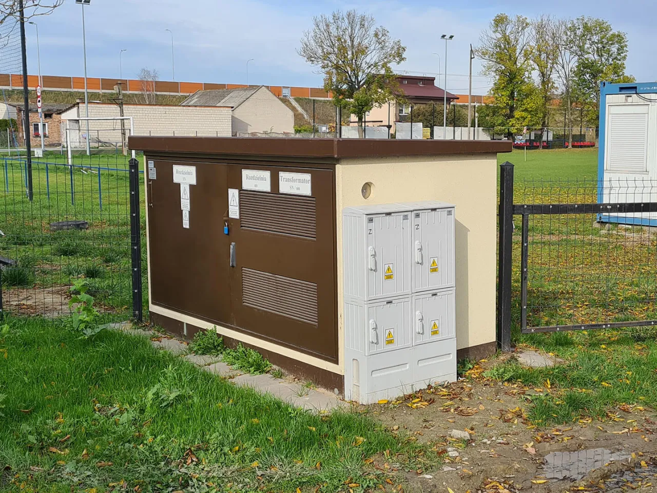 Zdjęcie Stacja transformatorowa budynek czy budowla? Kluczowe różnice i konsekwencje