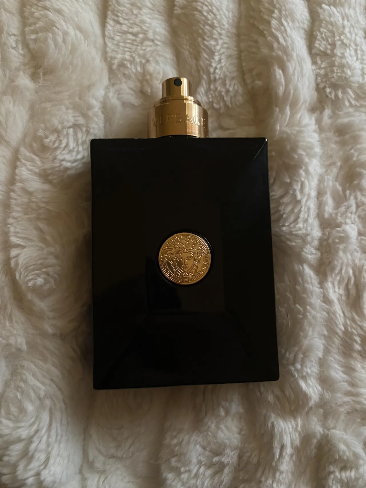 Zdjęcie Versace Dylan Blue recenzja: Czy to naprawdę wyjątkowy zapach?