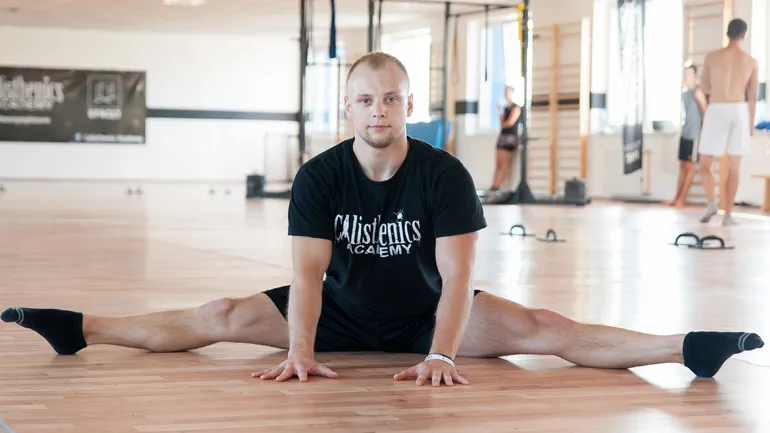 Zdjęcie Jak rozciągnąć się do szpagatu poprzecznego - skuteczne metody i ćwiczenia