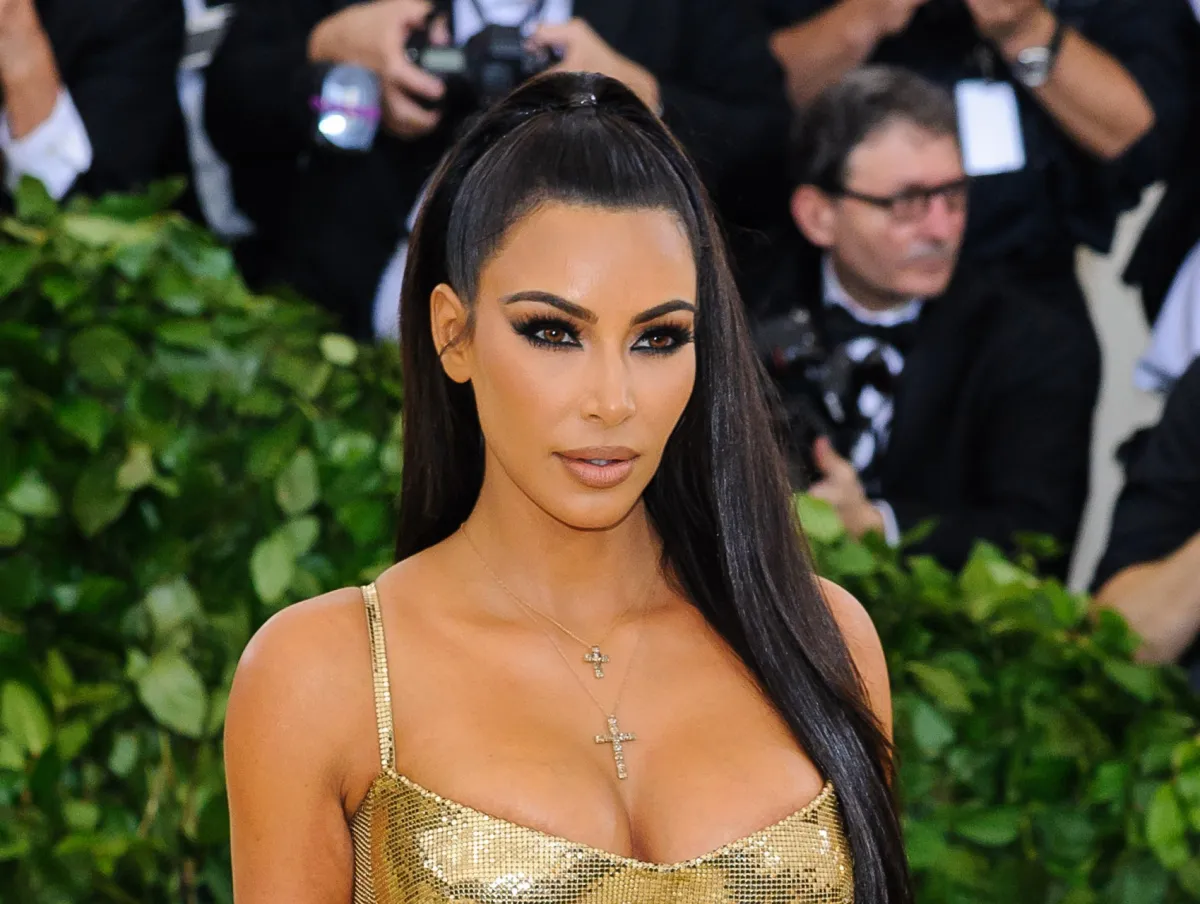 Zdjęcie Kim jest Kim Kardashian? Poznaj jej życie, sukcesy i kontrowersje