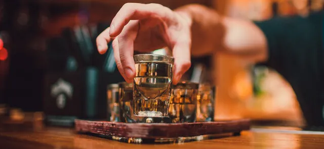 Zdjęcie Czy po kreatynie można pić alkohol? Prawda o wpływie na efekty treningowe