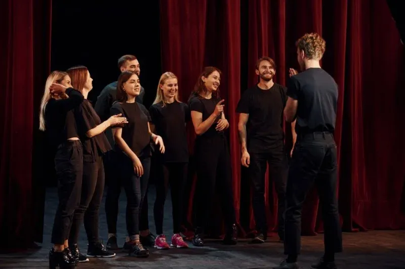 Zdjęcie Ile zarabia inspicjent w teatrze? Fakty, które musisz znać
