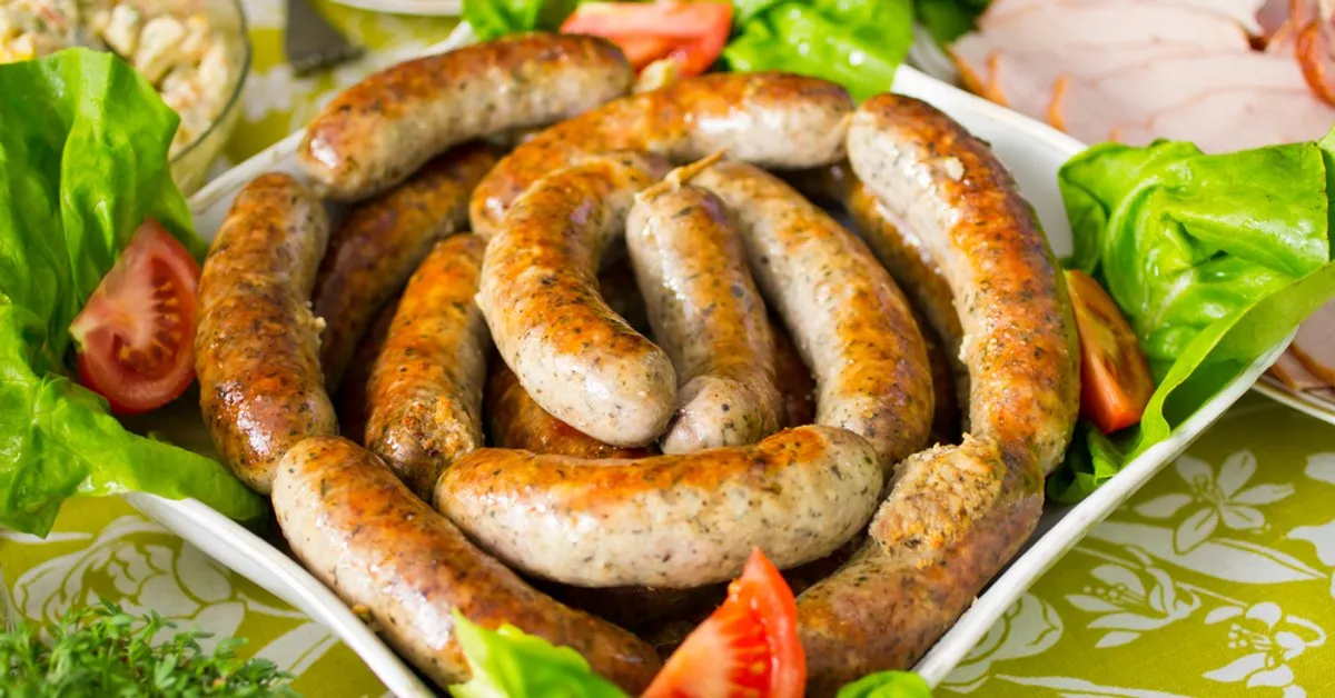 Zdjęcie Ile gotować kiełbasę śląską, aby była idealnie soczysta i smaczna?