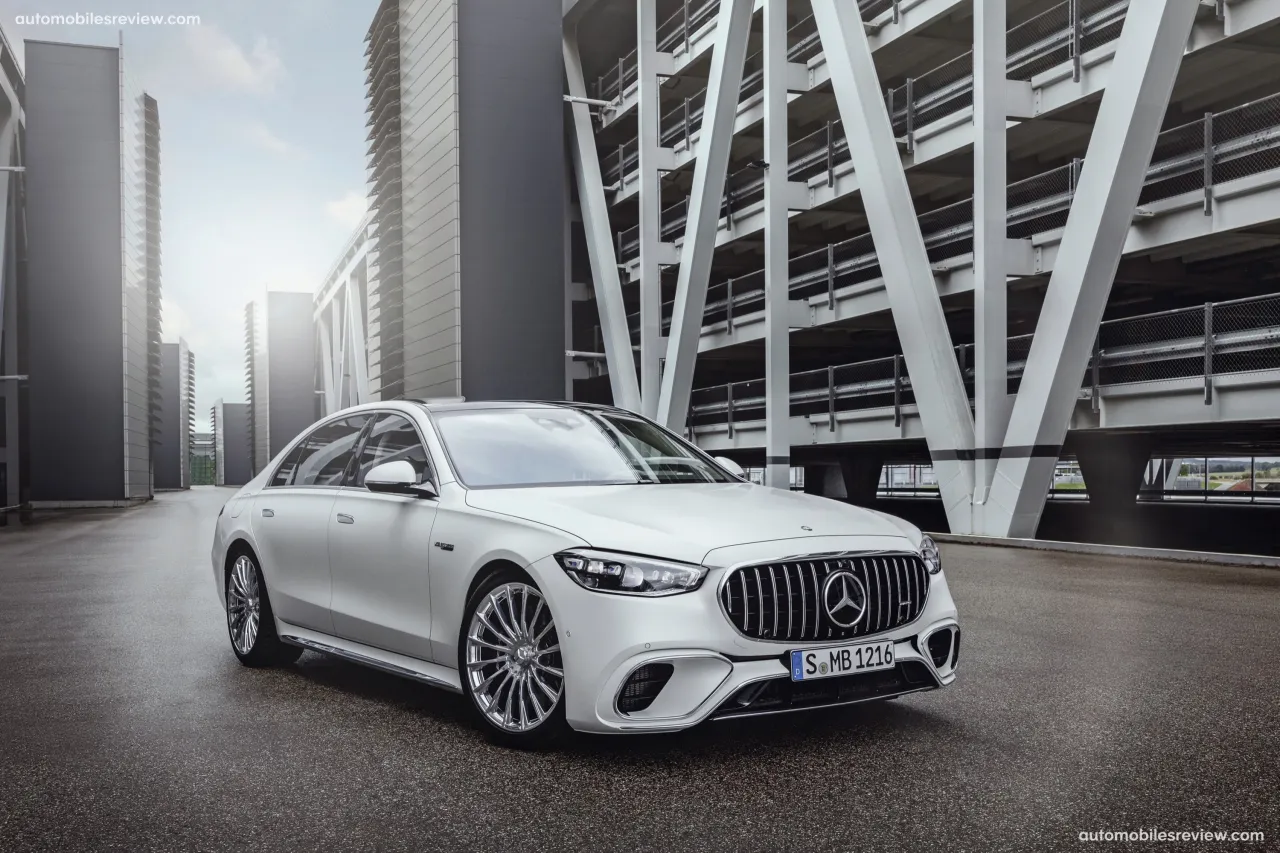 Zdjęcie S 63 AMG Mercedes-Benz - luksusowy sedan o niesamowitych osiągach