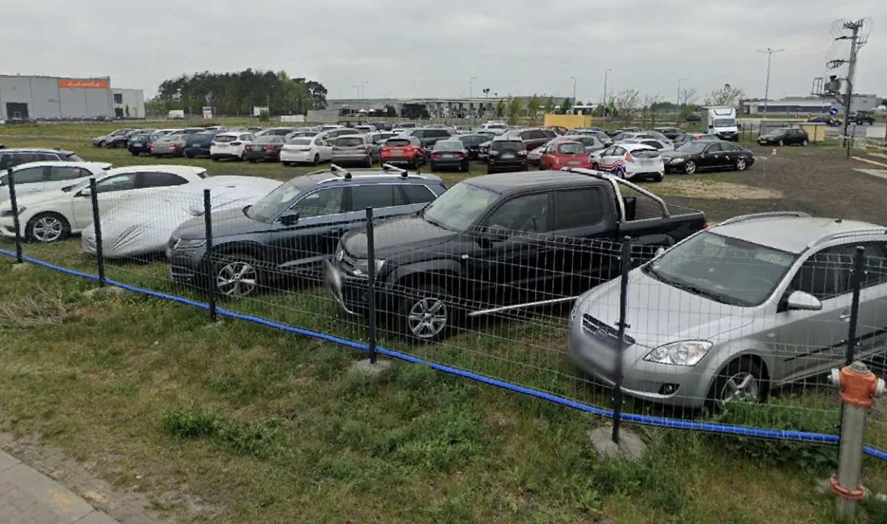 Zdjęcie Gdzie zostawić auto na lotnisku Poznań? Bezpieczne opcje parkowania