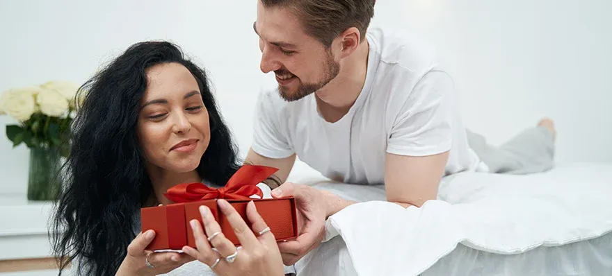 Zdjęcie Najlepsze pomysły na prezent dla żony na urodziny, które ją zachwycą