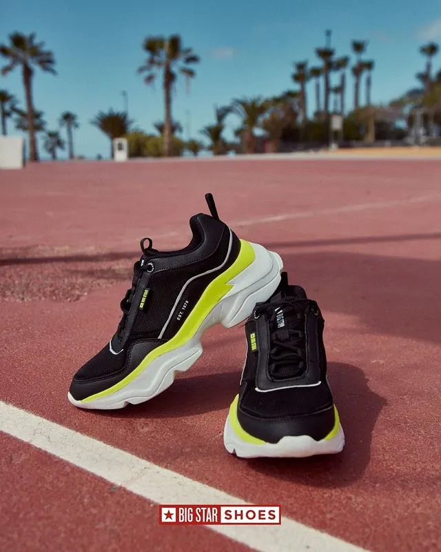 Zdjęcie Co to są buty sneakersy? Odkryj ich cechy i stylowe zastosowanie