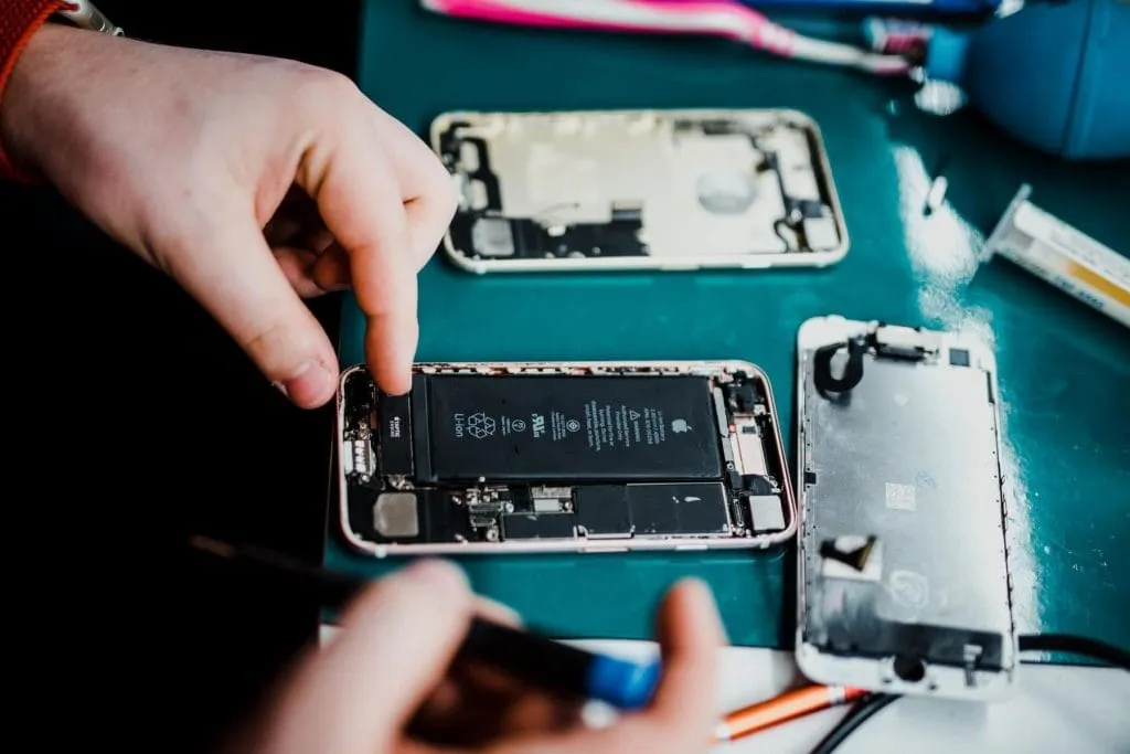 Zdjęcie Ile kosztuje wymiana baterii w iPhone XR? Sprawdź ceny i opcje naprawy