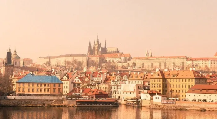 Zdjęcie Ile kosztuje nocleg w Pradze? Ceny, porady i jak zaoszczędzić