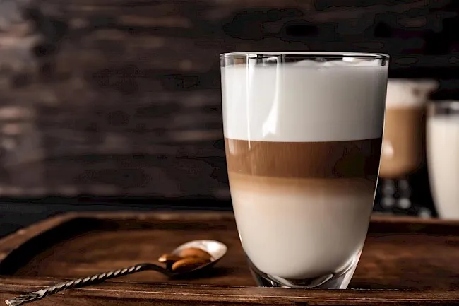 Zdjęcie Ukryte kalorie w kawie latte z ekspresu. Zaskakujący przewodnik dla kawoszów