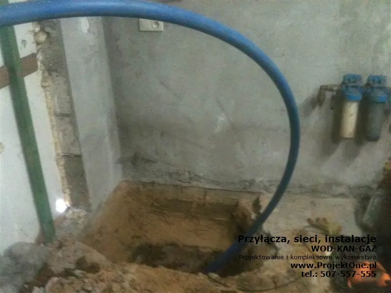 Zdjęcie Rodzaje rur do instalacji wodnej pod fundamentem - jaką rurę wybrać?
