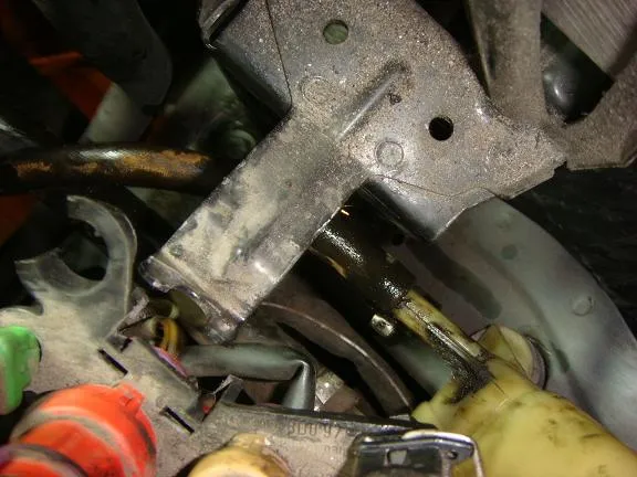 Zdjęcie Jak wyjąć maglownicę Audi A4 B5 - uniknij kosztownych błędów