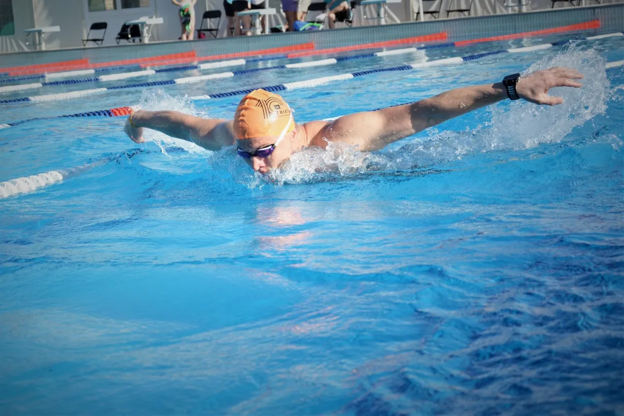 Zdjęcie Jaki styl pływania jest najszybszy? Odkryj sekrety kraula i motylka