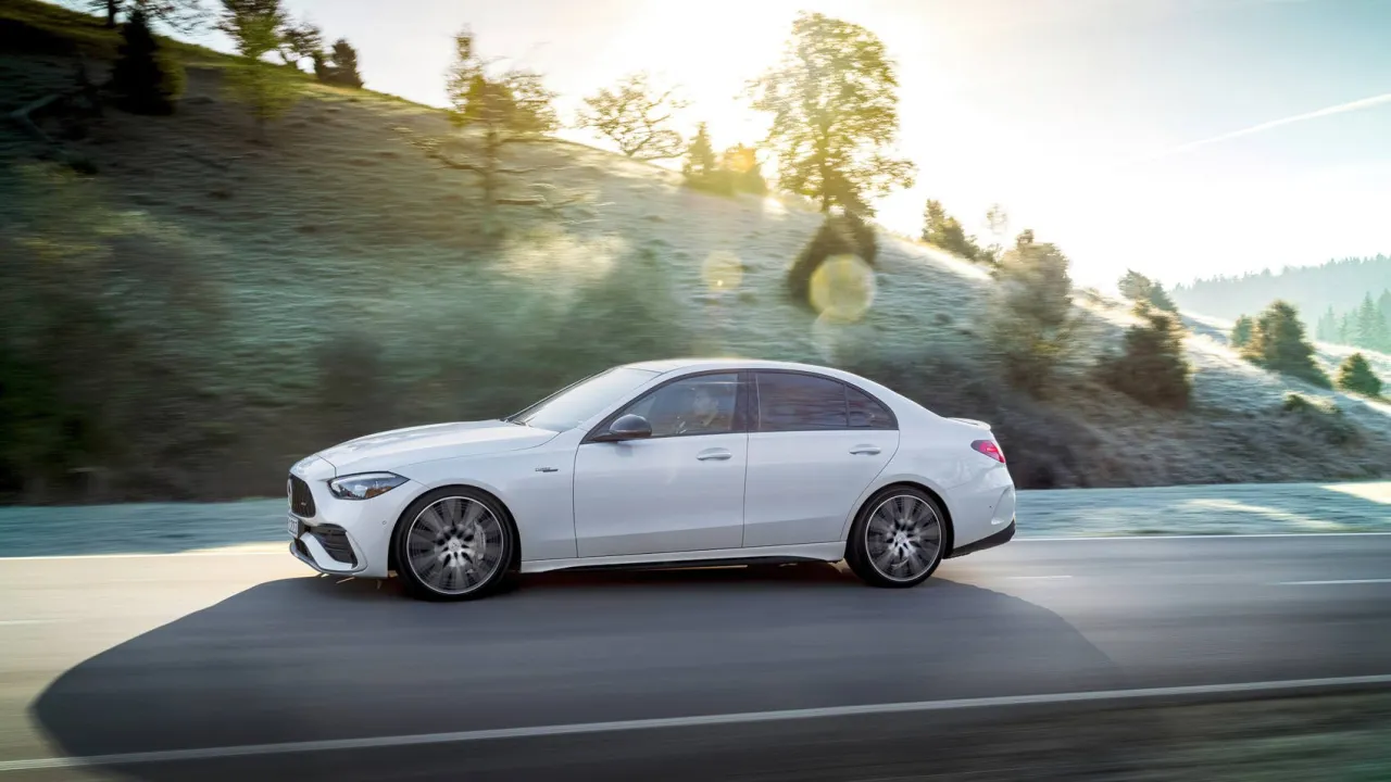 Zdjęcie C 43 AMG Mercedes-Benz – osiągi, technologie i porównania modeli