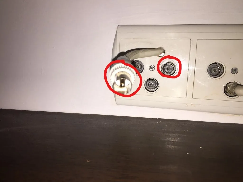 Zdjęcie Jak podłączyć kabel od anteny do telewizora bez problemów i strat sygnału