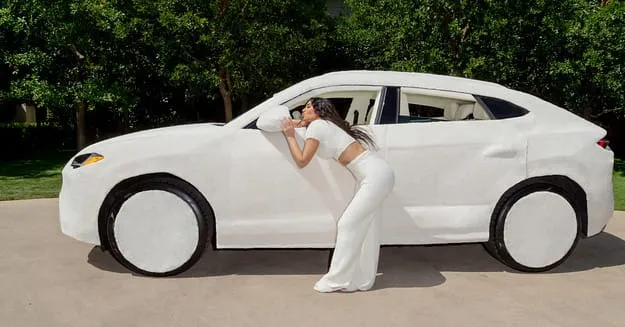 Zdjęcie Kim Kardashian i lamborghini aventador: luksusowy prezent dla Kanye Westa