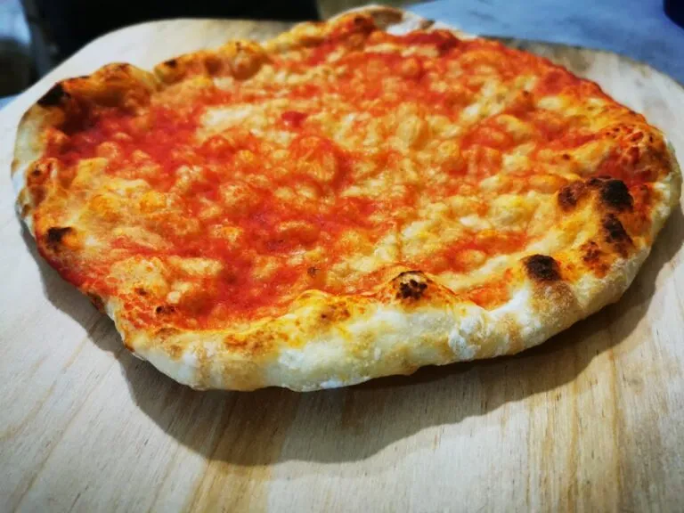 Zdjęcie Pizza rossa co to jest? Odkryj sekrety tej wyjątkowej pizzy