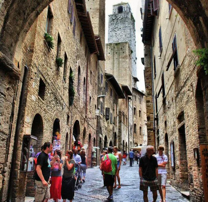 Zdjęcie Gdzie zjeść w San Gimignano? Odkryj najlepsze lokalne smaki