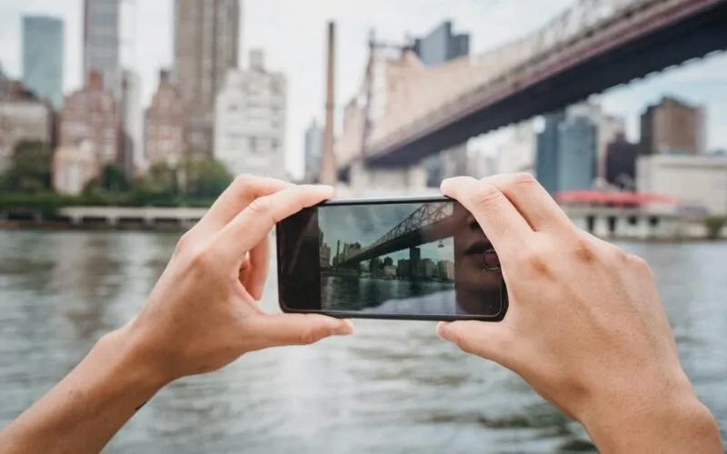 Zdjęcie Czy można wywołać zdjęcia z telefonu u fotografa? Sprawdź, jak to zrobić