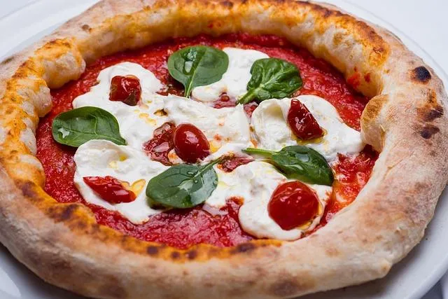Zdjęcie Z czym pizza? Odkryj najlepsze dodatki, które zachwycą smakami