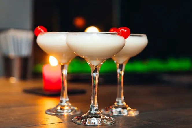 Zdjęcie Najlepsze drinki z białym rumem, które zaskoczą Twoich gości
