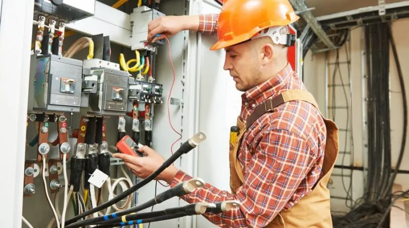 Zdjęcie Czy elektryk to dobry zawód? Poznaj zalety i wyzwania tej kariery