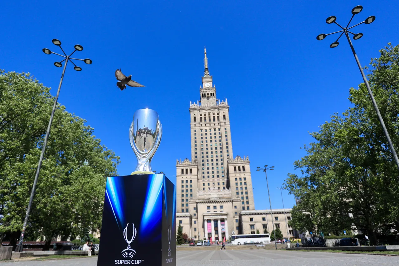 Zdjęcie Ile kosztuje puchar Ligi Mistrzów? Zaskakująca wartość trofeum!