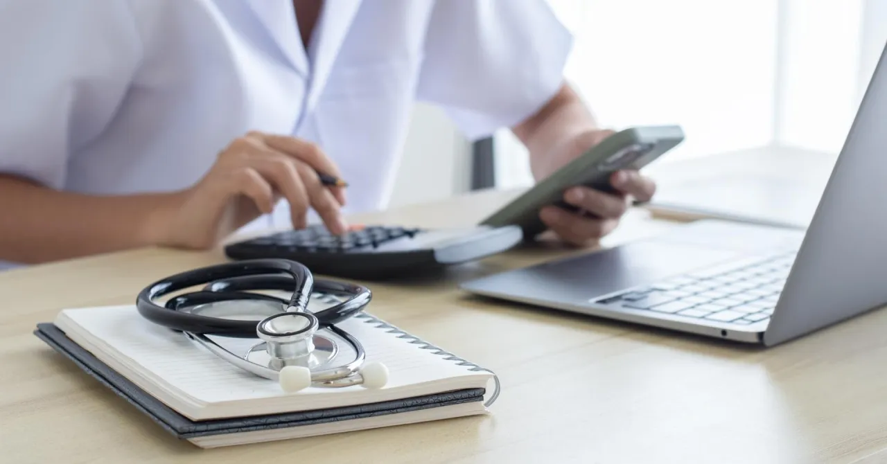 Zdjęcie Ile zarabia się na stażu lekarskim? Zaskakujące fakty o wynagrodzeniu