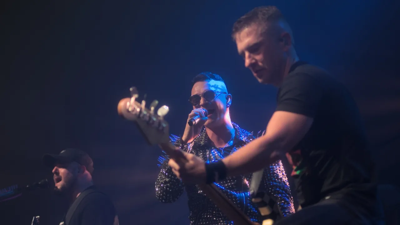 Zdjęcie Ile trwa koncert Nocny Kochanek? Odkryj długość występów zespołu