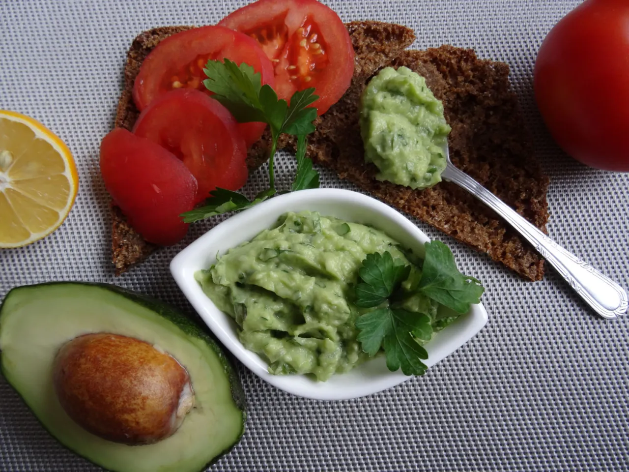Zdjęcie Jak jeść guacamole? 10 kreatywnych sposobów na podanie dipu